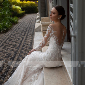 S3918L Nouvelle robe de mariée romantique à la mode, à manches longues, à épaules dénudées, en dentelle, style sirène, coupe ajustée - Product Image 3