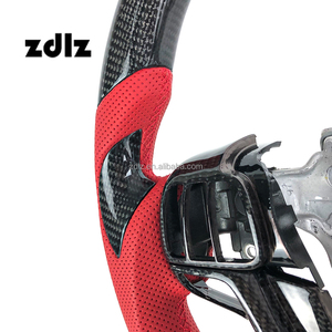 Volant personnalisé en cuir perforé rouge et fibre de carbone pour Toyota Highlander - Product Image 4