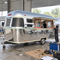  Remorque alimentaire de style rétro, carrosserie en aluminium, simple essieu, cuisine mobile extérieure, espace de préparation, résistante à la rouille, facile à nettoyer