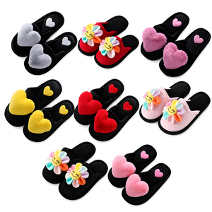 Pantuflas de <span class=keywords><strong>Invierno</strong></span> con Diseño de Corazón y Logotipo Personalizado al por Mayor, Antideslizantes, de PVC, Cálidas, para Interiores, para OEM - Product Image 2