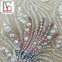Tissus en dentelle de tulle brodés de fleurs 3D à la vente chaude, tissus en dentelle de maille perlée de luxe avec des paillettes pour robes de mariée