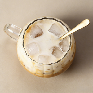 Tasses à café et soucoupes en gros – Tasses à café glacé colorées en verre avec poignée et soucoupe - Product Image 5