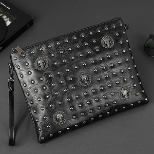 Bolso de Mano de Cuero PU de Negocios, Estilo Europeo 2024, con Patrón de Cabeza de Fantasma y Remaches, Gran Capacidad, Venta al por Mayor, Económico, para Hombre - Product Image 1