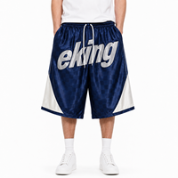 Shorts de basketball capri amples 3/4 style streetwear athlétique avec bordure contrastante et logo graphique imprimé par sublimation personnalisé