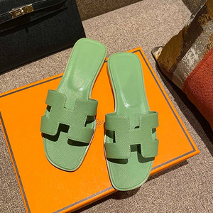 Orán de Hermès, las sandalias que son un hit verano tras verano desde hace  casi 25 años | Vogue España