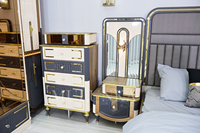 Ensemble de chambre à coucher King Size gris doré moderne de luxe avec lit rembourré, armoire et coiffeuse en bois laqué brillant personnalisable
