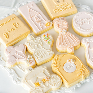 Emporte-pièce et emporte-pièce à gaufrer en acrylique sur le thème des fêtes, outil de décoration de gâteaux et moule à embosser pour fondant, ensemble d'embosseurs pour biscuits - Product Image 1