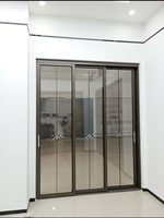 Porte coulissante insonorisée en aluminium à cadre étroit, double vitrage haute étanchéité, verre artisanal pour balcon et terrasse d'appartement