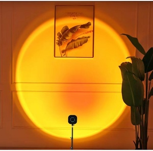 โคมไฟ LED แบบหมุนได้180องศาชาร์จด้วย USB ไฟ LED แบบฉายภาพพระอาทิตย์ตกที่ทันสมัยพร้อมตัวถังอลูมิเนียมและที่บังแดดโลหะสำหรับโรงแรม - Product Image 3