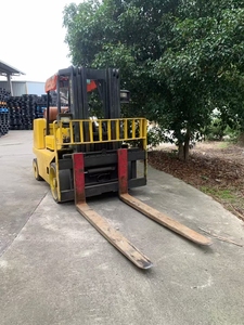 Montacargas Hyster de 7 Toneladas y 4.5 Metros, Usado, para Manejo de Materiales Industriales, con Neumáticos Sólidos, Operación con Asiento, para Pisos Interiores - Product Image 4