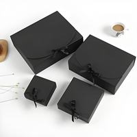 Boîte cadeau personnalisée avec compartiment intérieur en mousse, décoration extérieure orientée vers la marque