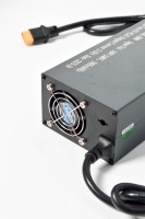 Chargeur de batterie au lithium à tension et courant réglables 10-92,4V 3-30A Entrée AC/DC Protection OCP Chargeur rapide pour véhicules électriques