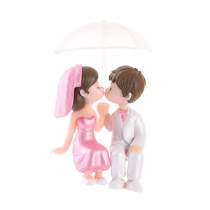 รูปปั้นคู่รักถือร่มพีวีซี ของตกแต่งโต๊ะทำงาน การ์ตูนน่ารัก ของประดับงานแต่งงาน สไตล์โรแมนติก ของตกแต่งจิ๋ว - Product Image 5