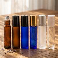 Bouteilles en verre dépoli transparent/ambre/bleu de 5 ml et 10 ml avec bouchons dorés/argentés/noirs et applicateur à bille en acier inoxydable pour huiles essentielles et parfums