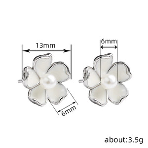Orecchini a perla a forma di fiore di ciliegio per donna, eleganti orecchini a lobo a forma di fiore, gioielli alla moda per tutti i giorni - Product Image 4