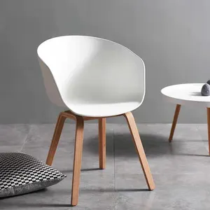 फैक्टरी बिक्री के लिए नई उत्पादों कुर्सी खाने की कुर्सी आधुनिक सरल लकड़ी पीपी खाने की