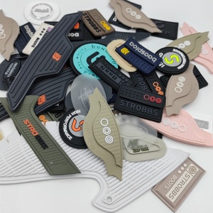 Tùy chỉnh 3D dập nổi <span class=keywords><strong>Silicone</strong></span> logo mềm PVC nhãn và cao su vá phụ kiện lưỡi cho Ba lô & giày trang trí - Product Image 4