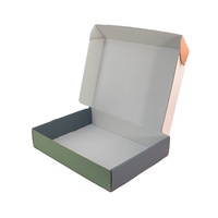Emballage d'expédition pliable rose au design délicat, en carton ondulé, avec logo personnalisé en relief, pour cadeaux de luxe