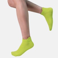 Chaussettes de sport unisexes HNK antidérapantes et absorbantes pour la course et les sports nautiques avec logo intégré
