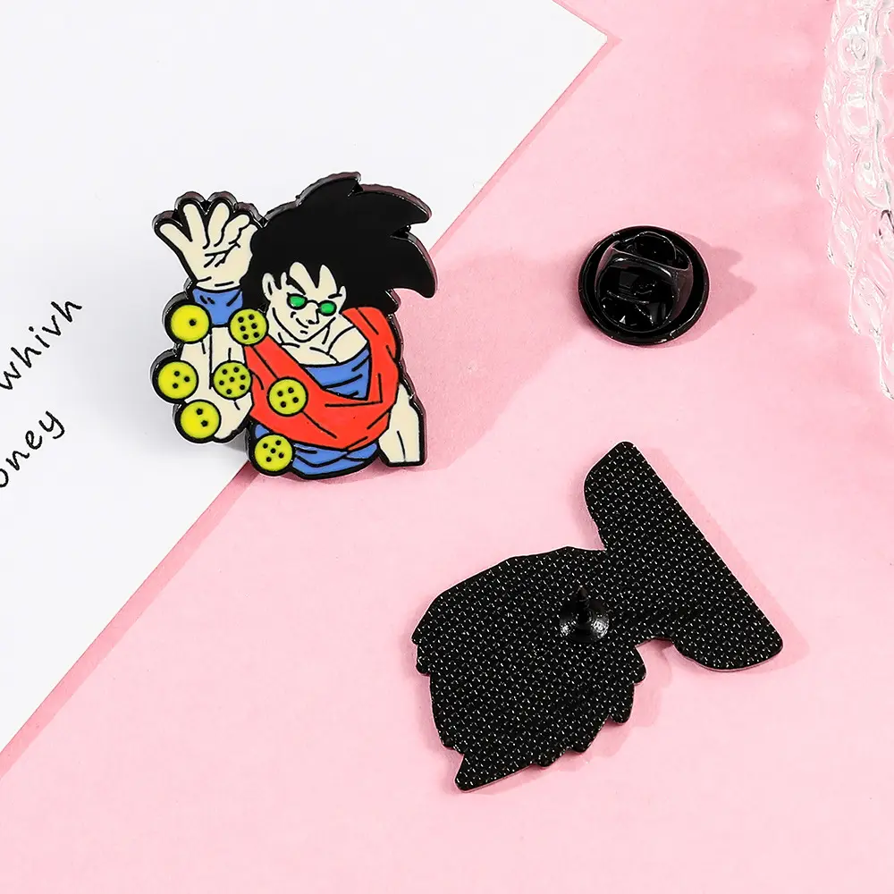 China Fabrikant Goedkope Groothandel Custom Metalen Schattige Cartoon Anime Zacht Hard Email Cap Hoed Kraag Badges Reversspeldjes Voor Kleding