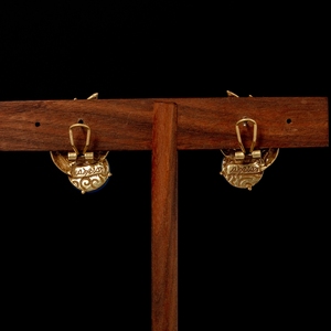 Boucles d'oreilles vintage en zirconium bleu en forme de feuille, au design tendance, rétro et simple pour femmes - Product Image 3