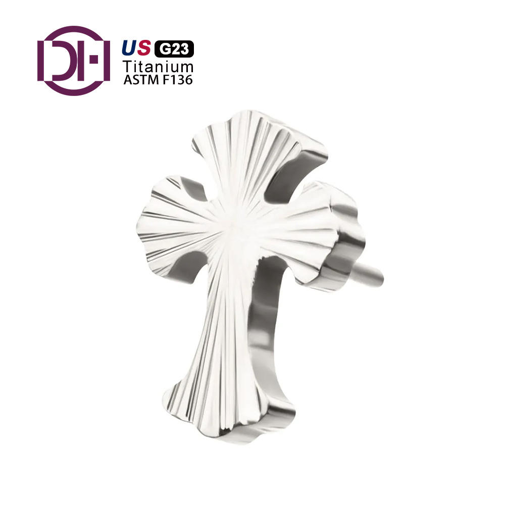 Croix de titane naturel