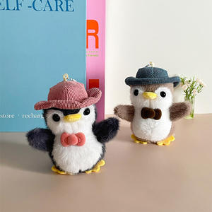 Nouveau porte-clés pingouin mignon en peluche, forme 3D douce, thème Halloween, pour coques d'ordinateur portable et porte-clés, vente en gros - Product Image 4