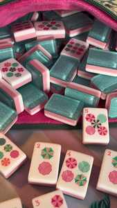 Modernes Luxuriöses Acryl-Garten-Grün-Blumen-Mahjong-Set mit Individuellem Muster für Erwachsenen-Casino-Spiel und Geschenk - Product Image 1