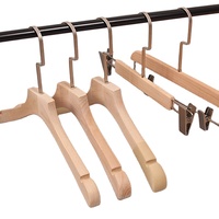 Cintre de marque en bois à un niveau personnalisé Long crochet pour enfants et adultes pour garde-robe