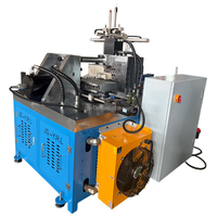 Machine de traitement des extrémités de tubes de haute précision pour le débosselage, le raccordement, le cintrage et le dimensionnement des collecteurs d'échappement et des systèmes de suspension pneumatique