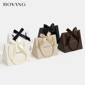 Boîte cadeau de luxe pliable en papier avec poignée, personnalisable avec logo Boyang, pour bagues, boucles d'oreilles, bracelets et colliers. - Product Image 5