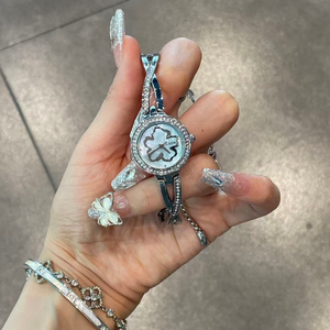 Reloj de Pulsera para Mujer CILOA, Esfera con Diseño de Trébol, Brazalete de Acero Inoxidable, Estilo Redondo con Perla y Madreperla - Product Image 2