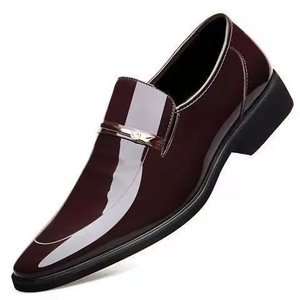 Zapatos de vestir de cuero con acabado brillante y patente de diseño plano sin cordones de talla grande para hombre, ropa informal de negocios para boda Formal de otoño