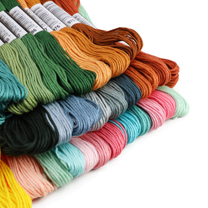 50 Pezzi di <span class=keywords><strong>Filo</strong></span> da Ricamo in Colori Assortiti, <span class=keywords><strong>Filo</strong></span> di Seta per Fai-da-Te, Matasse di <span class=keywords><strong>Filo</strong></span> per Punto Croce - Product Image 2