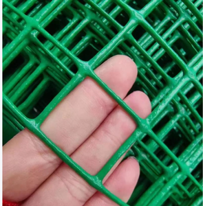 Malla de alambre soldada con orificios cuadrados recubierta de PVC verde Yuking, calibre de alambre de 2.0-4.0mm, para cercas, fábrica de Hebei, doblado y corte - Product Image 1
