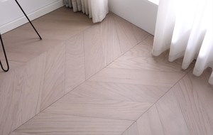 Parquet <span class=keywords><strong>en</strong></span> chêne contrecollé <span class=keywords><strong>EN</strong></span> 13329, qualité AB, 15 mm, insonorisant, pour usage commercial - Product Image 4