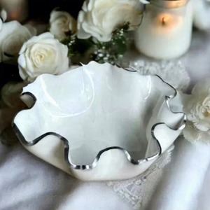 Bol en résine polie fait main coloré - Décoration d'intérieur de luxe et rangement fonctionnel, compatible lave-vaisselle - Product Image 1