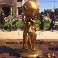 Sculpture populaire en fibre de verre « Le monde est à vous »