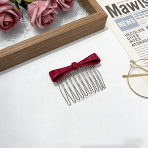 Peigne à cheveux élégant avec nœud, mini brosse décorative en alliage et acétate pour usage quotidien avec fonction de massage capillaire - Product Image 3