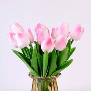 Tulipes artificielles de haute qualité, aspect réaliste, avec feuilles vertes, pour mariage, fête, décoration intérieure - Product Image 1