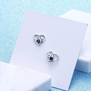 Orecchini a perno a forma di cuore con zampa di animale per donna, accessori per orecchie a forma di cuore cavo, regalo per feste e uso quotidiano - Product Image 4