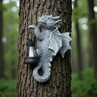Drachen-Themen Lebensgroße Kunststatue aus Harz, Handbemalt, Solarbetrieben, mit Laterne, Strukturierte Schuppen, Outdoor-Baummodell, Tier