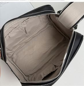 Sac de toilette pour femmes en cuir PU de qualité supérieure à prix avantageux - Product Image 4