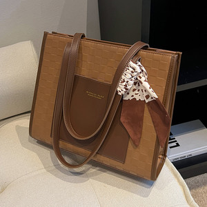Sac bandoulière pour femme, nouveau style automne/hiver 2025, grande capacité, rembourré en coton, simple, élégant, sac fourre-tout polyvalent - Product Image 4