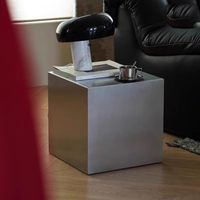 Table d'appoint carrée en acier inoxydable de luxe italien, table d'angle minimaliste moderne pour salon, table basse design