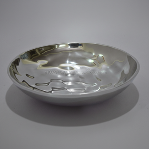 Plats et assiettes ronds en aluminium martelé 26x26x6CM IHAAL8104 IHA - Product Image 1