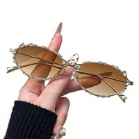 Lunettes de soleil élégantes style punk Y2K tendance, monture métallique, petites lunettes œil-de-chat, protection UV400, lunettes de soleil élégantes pour le catwalk