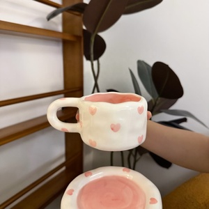 Ins Handkneaded seramik tombul kahve fincan ve çay tabağı Set el-çizilmiş altında sırlı düzensiz süt kupa ve çanak hediyeler için - Product Image 3