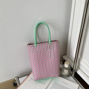Sac d'été en PVC tissé à la main décontracté fourre-tout style dame manipulé panier couleur-bloc tissé plage cadeau panier doublure en <span class=keywords><strong>tissu</strong></span> - Product Image 5