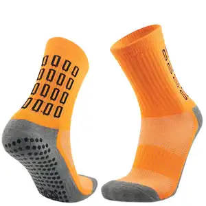 Individuelle quadratische punktige Gummisorten rutschfeste Fußballsocken mittlere Entfernung Training schweißabsorbierend atmungsaktiv Handtuchsocken